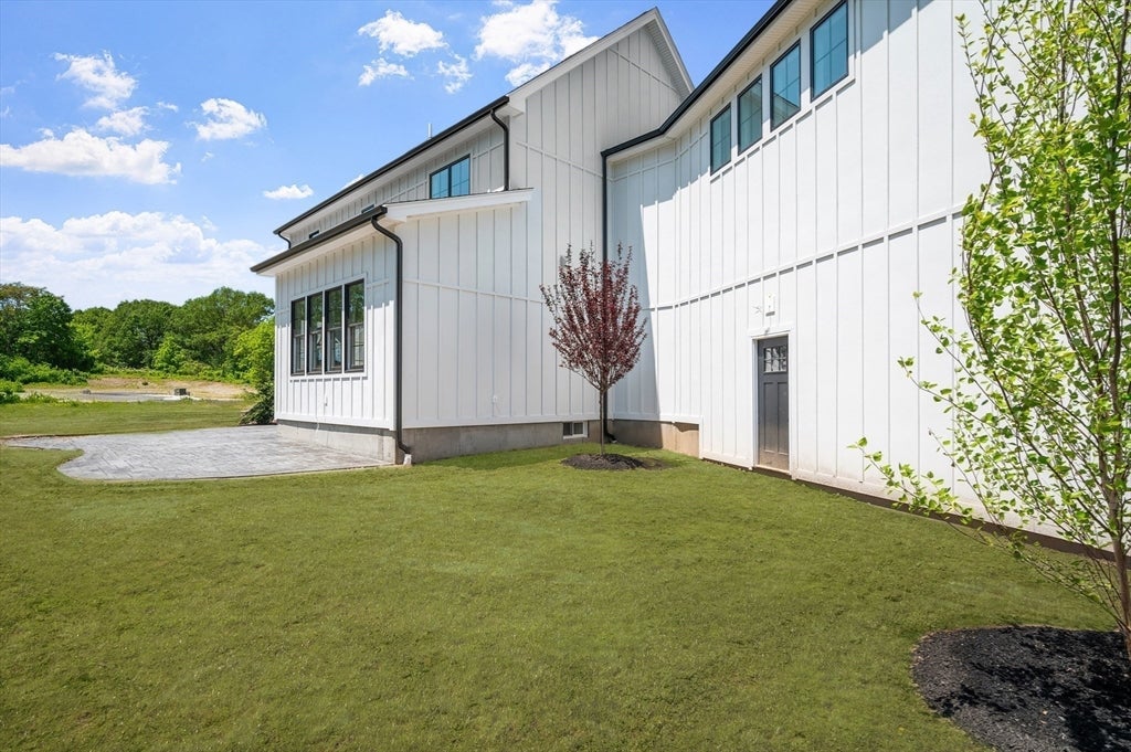 Lincoln, Rhode Island, 02865, United States, ,3 BathroomsBathrooms,Residential,Active,1843459