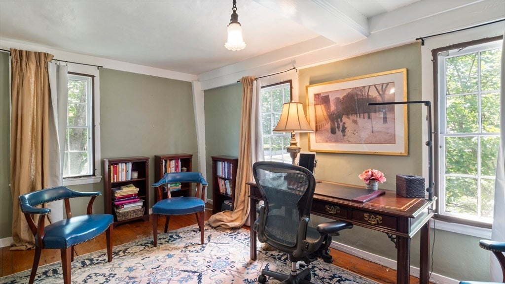 Newbury, Massachusetts, 01951, United States, 5 Bedrooms Bedrooms, ,3 BathroomsBathrooms,Residential,Active,1945051