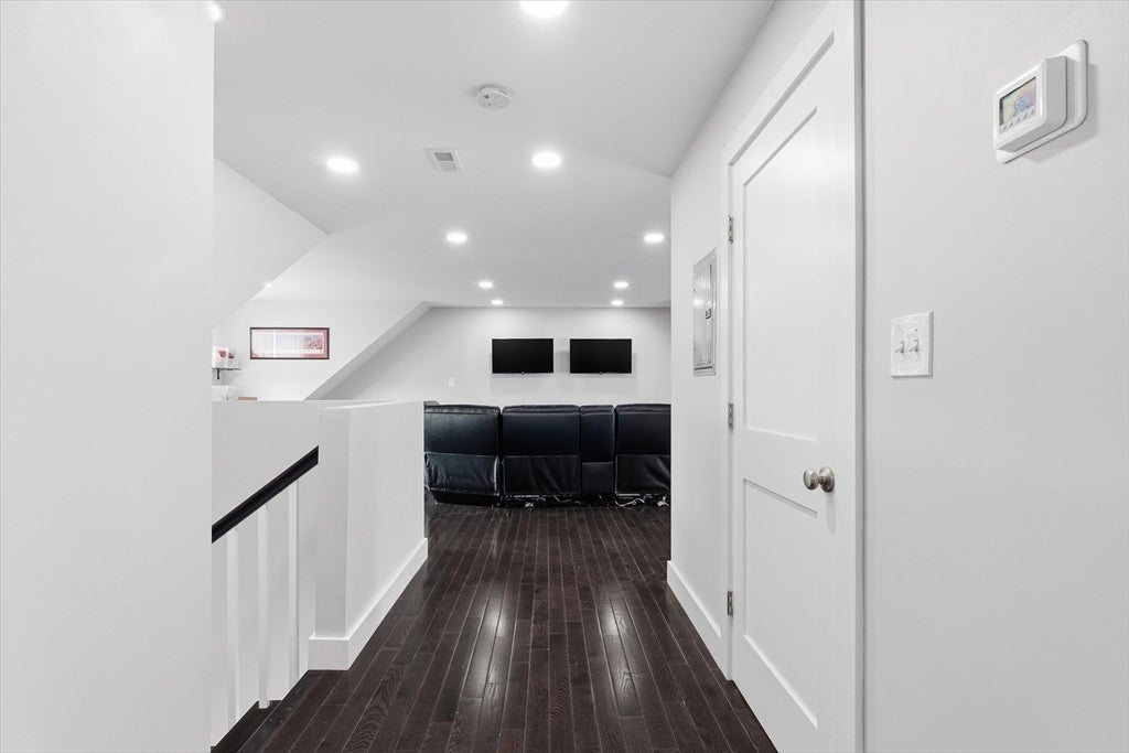 Lynn, Massachusetts, 01904, United States, 5 Bedrooms Bedrooms, ,3 BathroomsBathrooms,Residential,Active,2043805