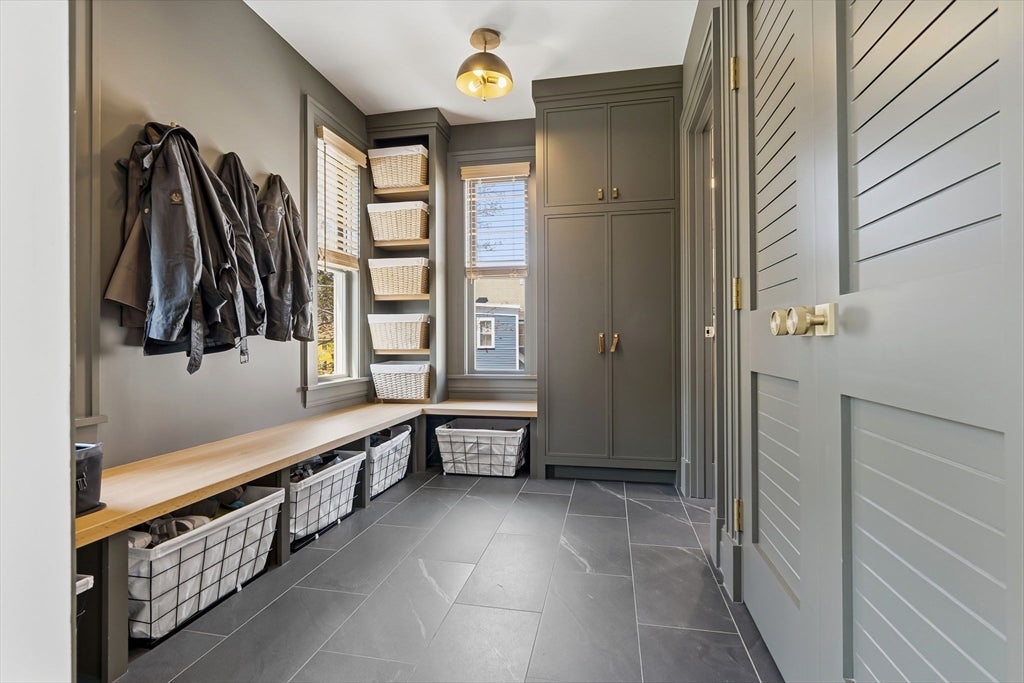 Newburyport, Massachusetts, 01950, United States, 3 Bedrooms Bedrooms, ,3 BathroomsBathrooms,Residential,Active,2045757
