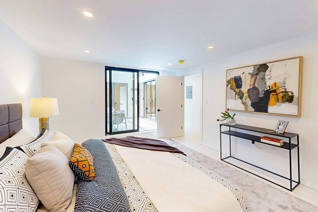 Cambridge, Massachusetts, 02141, United States, 4 Bedrooms Bedrooms, ,5 BathroomsBathrooms,Residential,Active,1945450