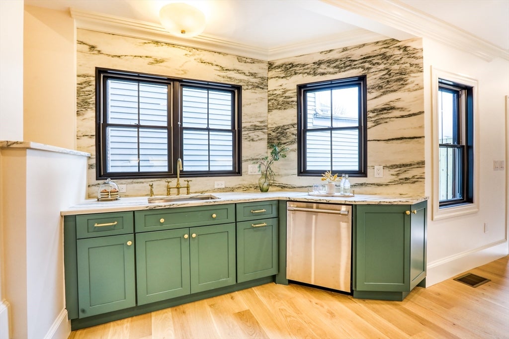 Boston, Massachusetts, 02129, United States, 4 Bedrooms Bedrooms, ,4 BathroomsBathrooms,Residential,Active,2043810
