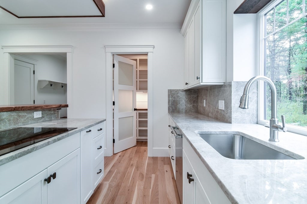 Hopkinton, Massachusetts, 01748, United States, 5 Bedrooms Bedrooms, ,6 BathroomsBathrooms,Residential,Active,1990661