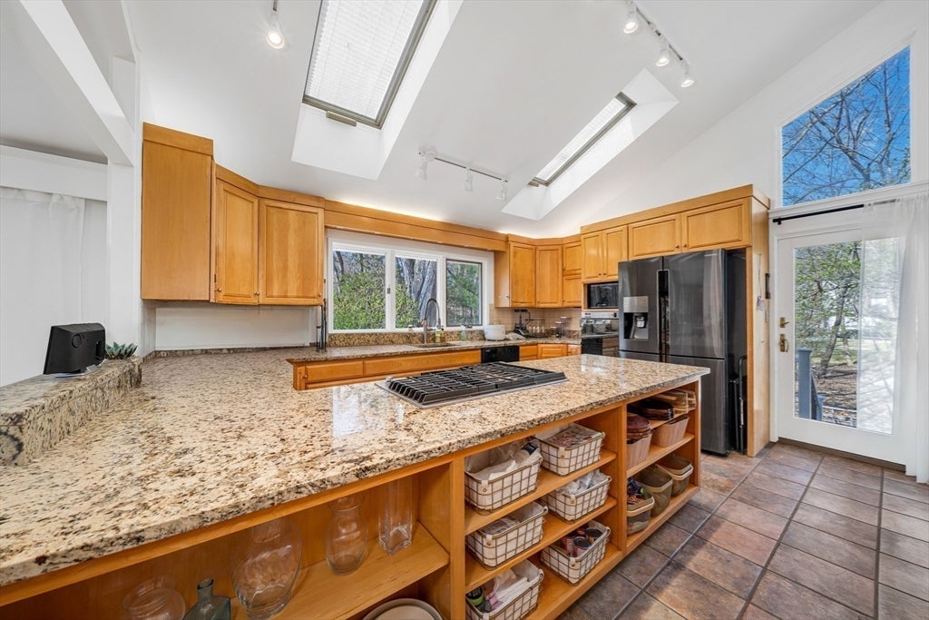 Weston, Massachusetts, 02493, United States, 5 Bedrooms Bedrooms, ,3 BathroomsBathrooms,Residential,Active,2044181