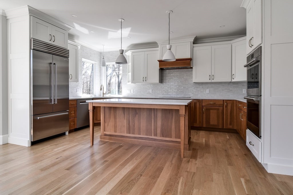 Hopkinton, Massachusetts, 01748, United States, 5 Bedrooms Bedrooms, ,6 BathroomsBathrooms,Residential,Active,1781577