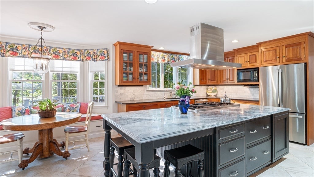 West Newbury, Massachusetts, 01985, United States, 4 Bedrooms Bedrooms, ,5 BathroomsBathrooms,Residential,Active,1936453
