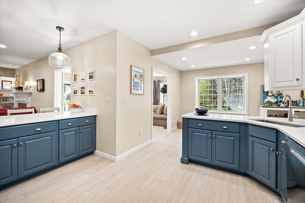 Bourne, Massachusetts, 02532, United States, 4 Bedrooms Bedrooms, ,4 BathroomsBathrooms,Residential,Active,2052070