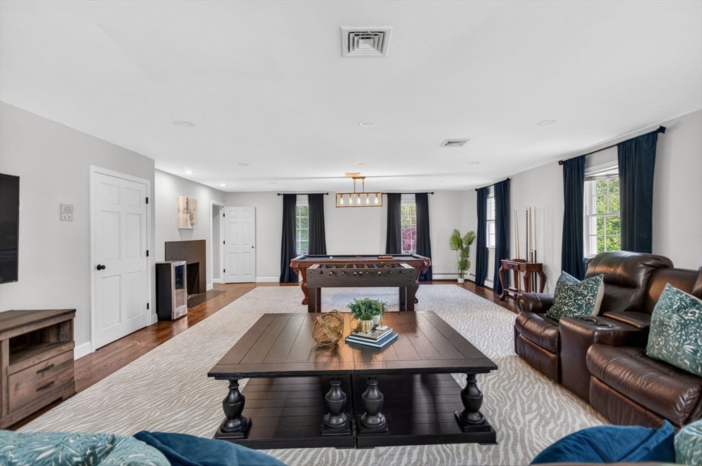 North Andover, Massachusetts, 01845, United States, 4 Bedrooms Bedrooms, ,3 BathroomsBathrooms,Residential,Active,2045698
