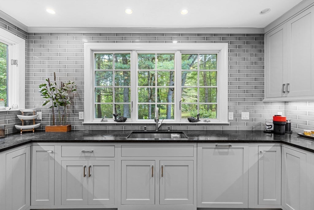 Norwell, Massachusetts, 02061, United States, 4 Bedrooms Bedrooms, ,4 BathroomsBathrooms,Residential,Active,1952760