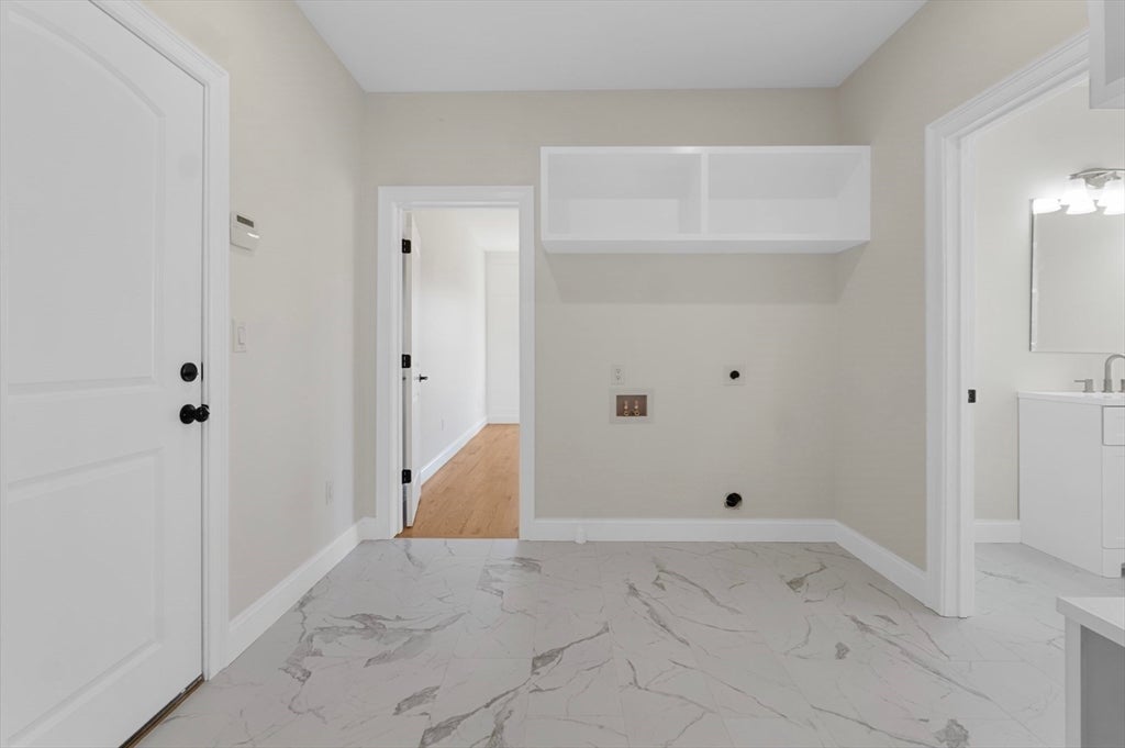 Dartmouth, Massachusetts, 02748, United States, 5 Bedrooms Bedrooms, ,4 BathroomsBathrooms,Residential,Active,1997881