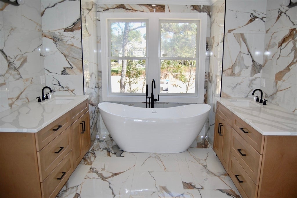 Plymouth, Massachusetts, 02360, United States, 4 Bedrooms Bedrooms, ,3 BathroomsBathrooms,Residential,Active,1993944