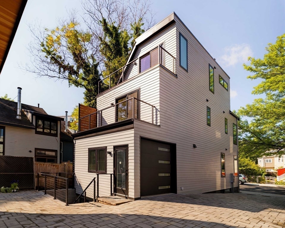 Cambridge, Massachusetts, 02141, United States, 5 Bedrooms Bedrooms, ,5 BathroomsBathrooms,Residential,Active,1942391