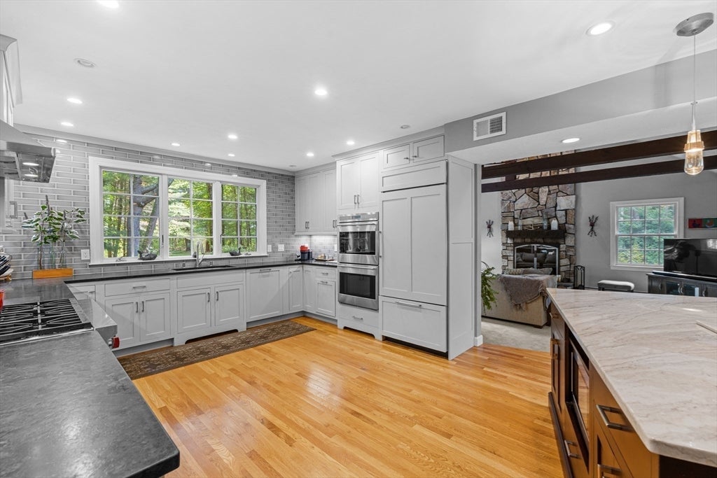 Norwell, Massachusetts, 02061, United States, 4 Bedrooms Bedrooms, ,4 BathroomsBathrooms,Residential,Active,1952760