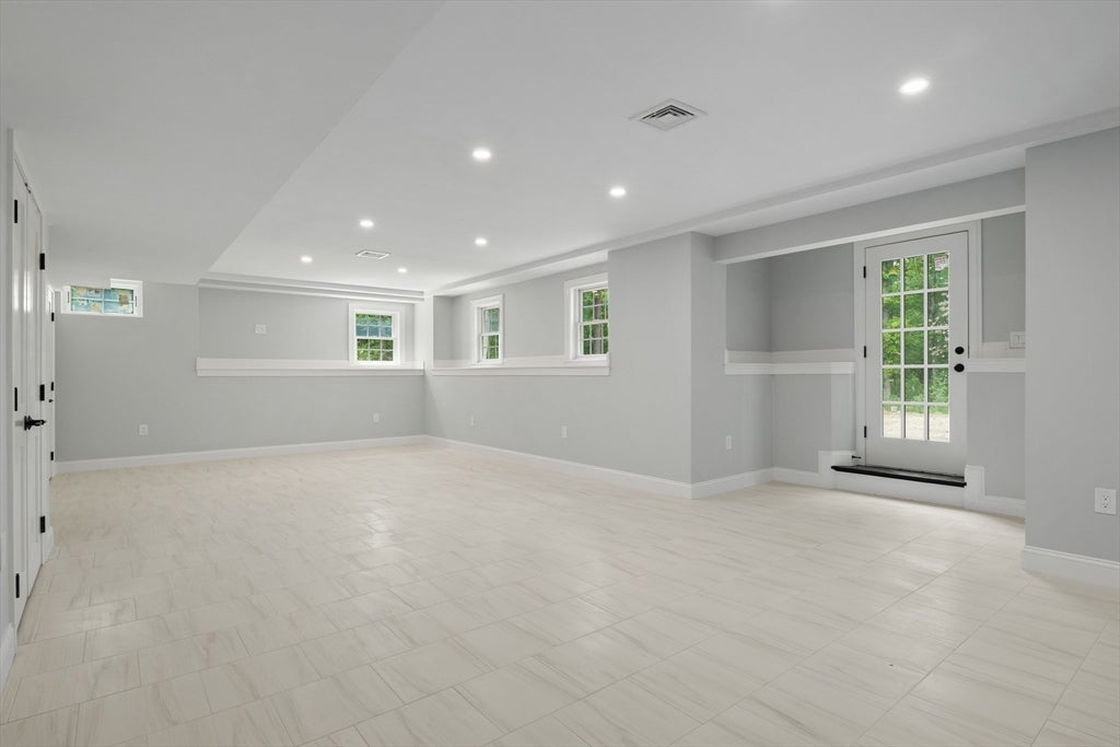 Dedham, Massachusetts, 02026, United States, 5 Bedrooms Bedrooms, ,7 BathroomsBathrooms,Residential,Active,1922675