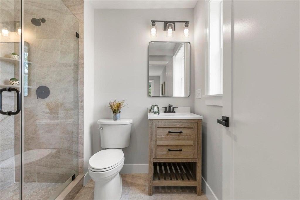 Burlington, Massachusetts, 01803, United States, 5 Bedrooms Bedrooms, ,5 BathroomsBathrooms,Residential,Active,1909077