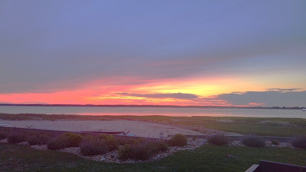 Newburyport, Massachusetts, 01950, United States, 2 Bedrooms Bedrooms, ,1 BathroomBathrooms,Residential,Active,1920272