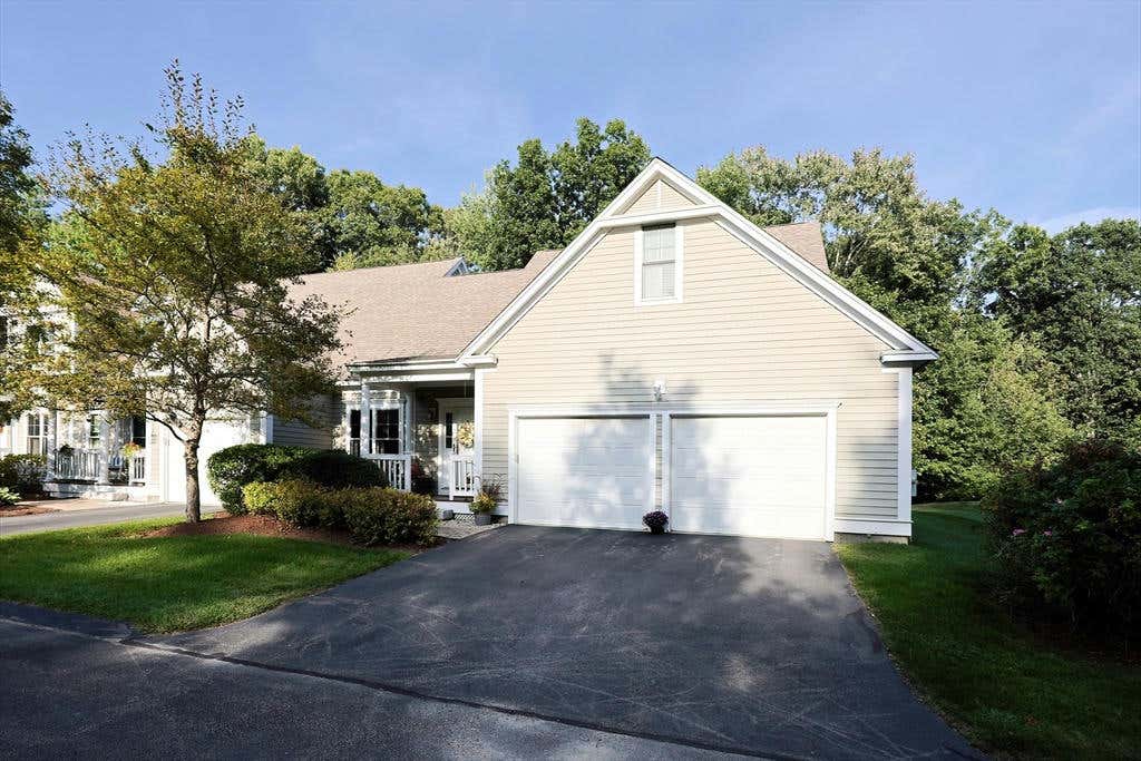 39 SANCTUARY LN # 39, HOPKINTON, MA 01748, photo 1 of 42