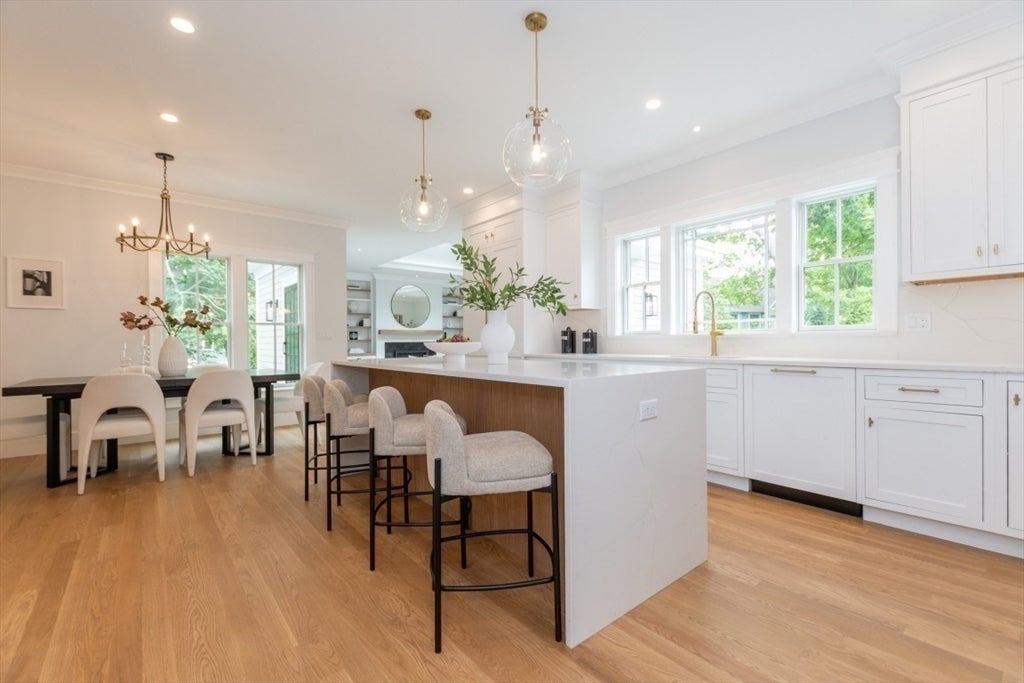 Newton, Massachusetts, 02466, United States, 4 Bedrooms Bedrooms, ,6 BathroomsBathrooms,Residential,Active,1934774