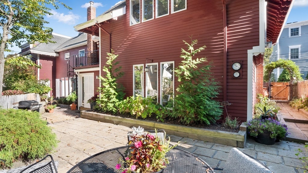 Newburyport, Massachusetts, 01950, United States, 3 Bedrooms Bedrooms, ,3 BathroomsBathrooms,Residential,Active,2045626