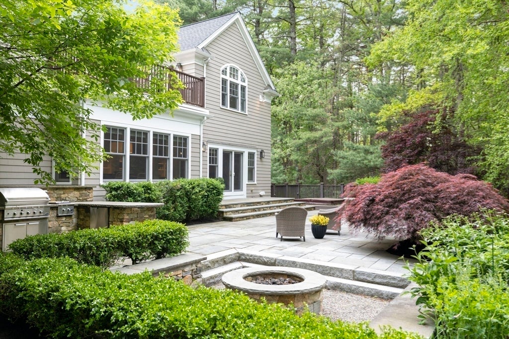 Concord, Massachusetts, 01742, United States, 6 Bedrooms Bedrooms, ,7 BathroomsBathrooms,Residential,Active,2044996