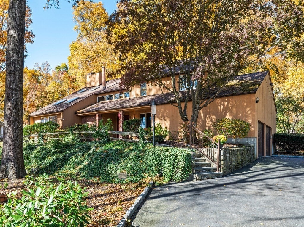 Shrewsbury, Massachusetts, 01545, United States, 4 Bedrooms Bedrooms, ,5 BathroomsBathrooms,Residential,Active,1968373