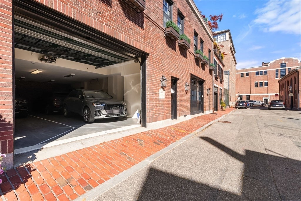 Boston, Massachusetts, 02108, United States, 3 Bedrooms Bedrooms, ,4 BathroomsBathrooms,Residential,Active,1960165