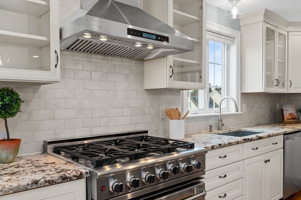 West Newbury, Massachusetts, 01985, United States, 4 Bedrooms Bedrooms, ,4 BathroomsBathrooms,Residential,Active,1986888