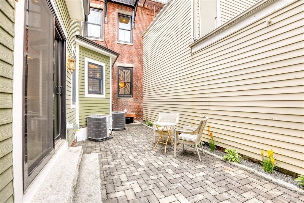 Boston, Massachusetts, 02129, United States, 4 Bedrooms Bedrooms, ,4 BathroomsBathrooms,Residential,Active,2043810