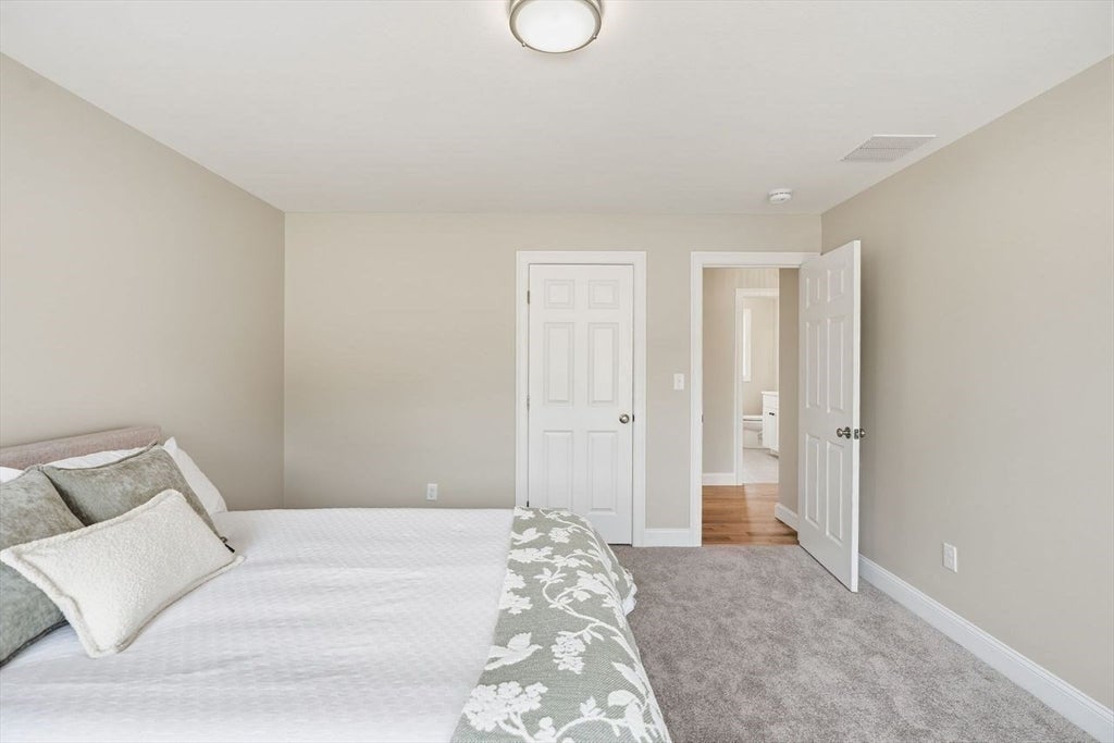 Derry, New Hampshire, 03038, United States, 4 Bedrooms Bedrooms, ,3 BathroomsBathrooms,Residential,Active,1993933