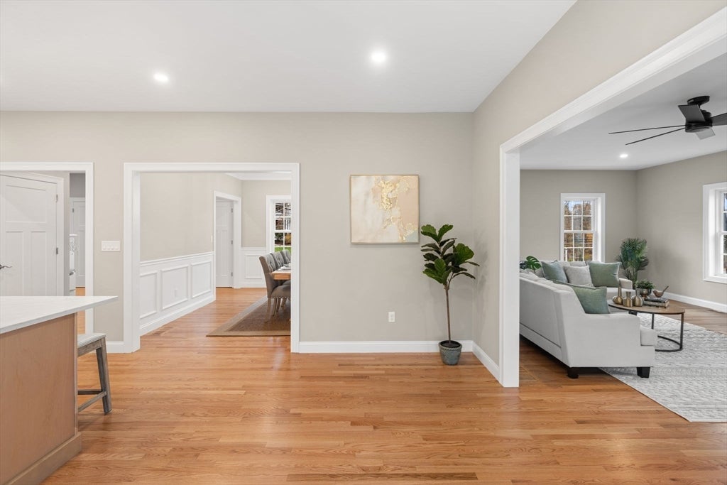 Andover, Massachusetts, 01810, United States, 4 Bedrooms Bedrooms, ,3 BathroomsBathrooms,Residential,Active,1990653