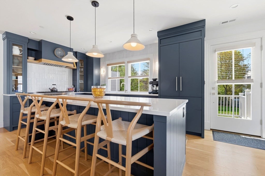 Newburyport, Massachusetts, 01950, United States, 3 Bedrooms Bedrooms, ,3 BathroomsBathrooms,Residential,Active,2045757