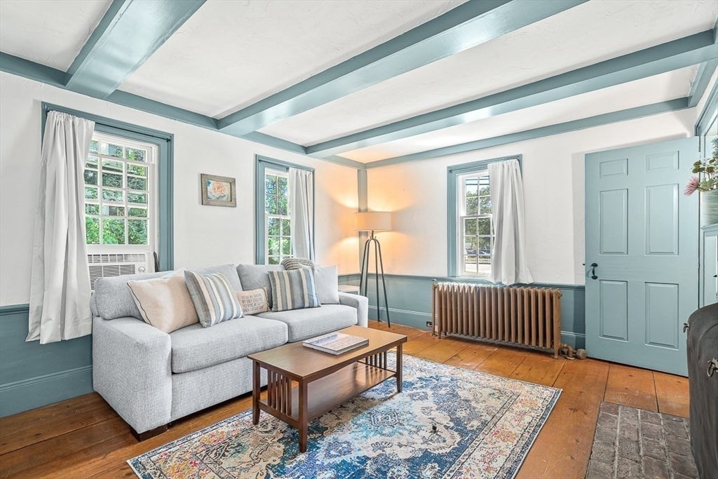 Beverly, Massachusetts, 01915, United States, 3 Bedrooms Bedrooms, ,2 BathroomsBathrooms,Residential,Active,1936404