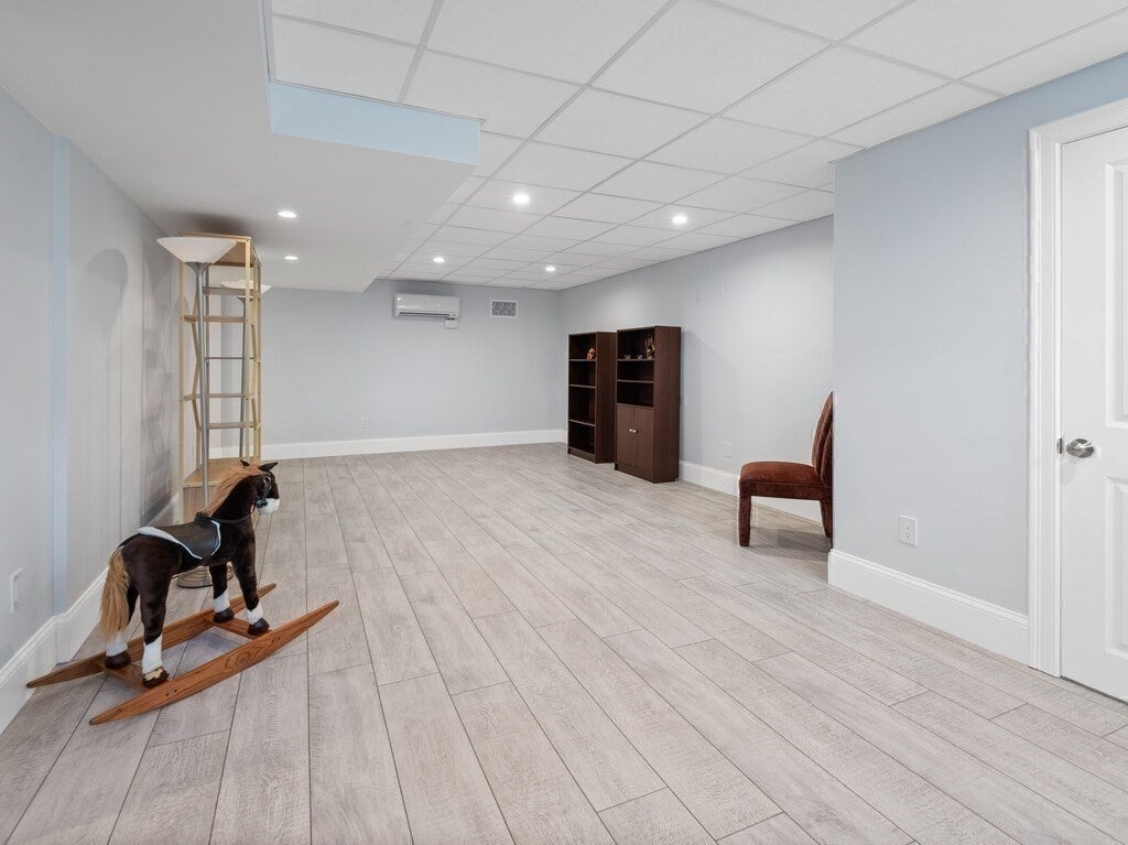 Shrewsbury, Massachusetts, 01545, United States, 5 Bedrooms Bedrooms, ,5 BathroomsBathrooms,Residential,Active,1995271