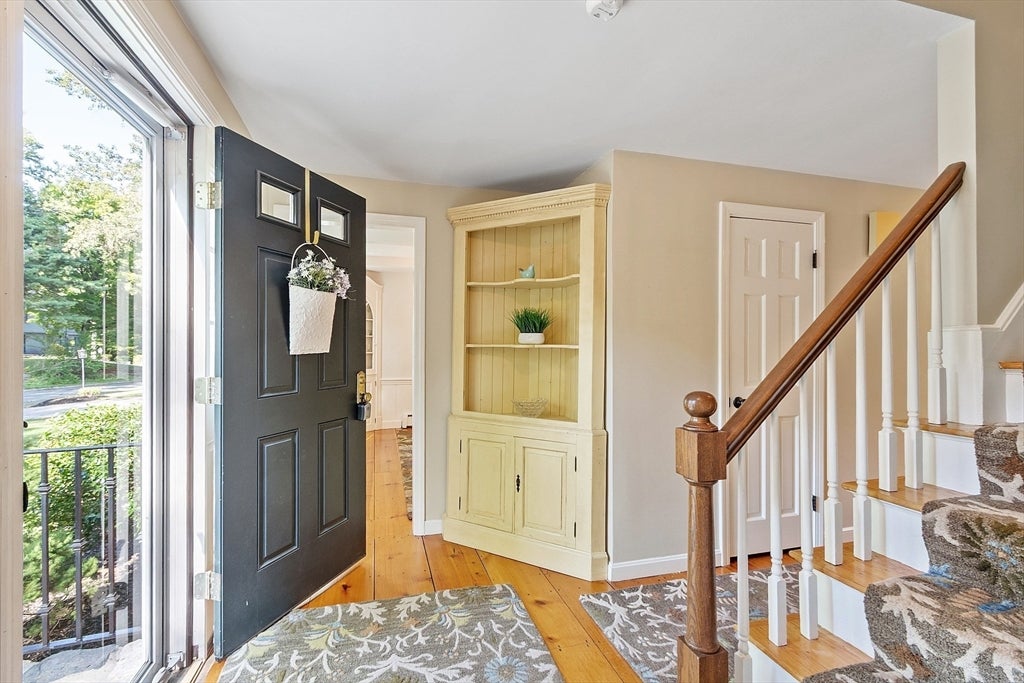 Westborough, Massachusetts, 01581, United States, 4 Bedrooms Bedrooms, ,3 BathroomsBathrooms,Residential,Active,1943801
