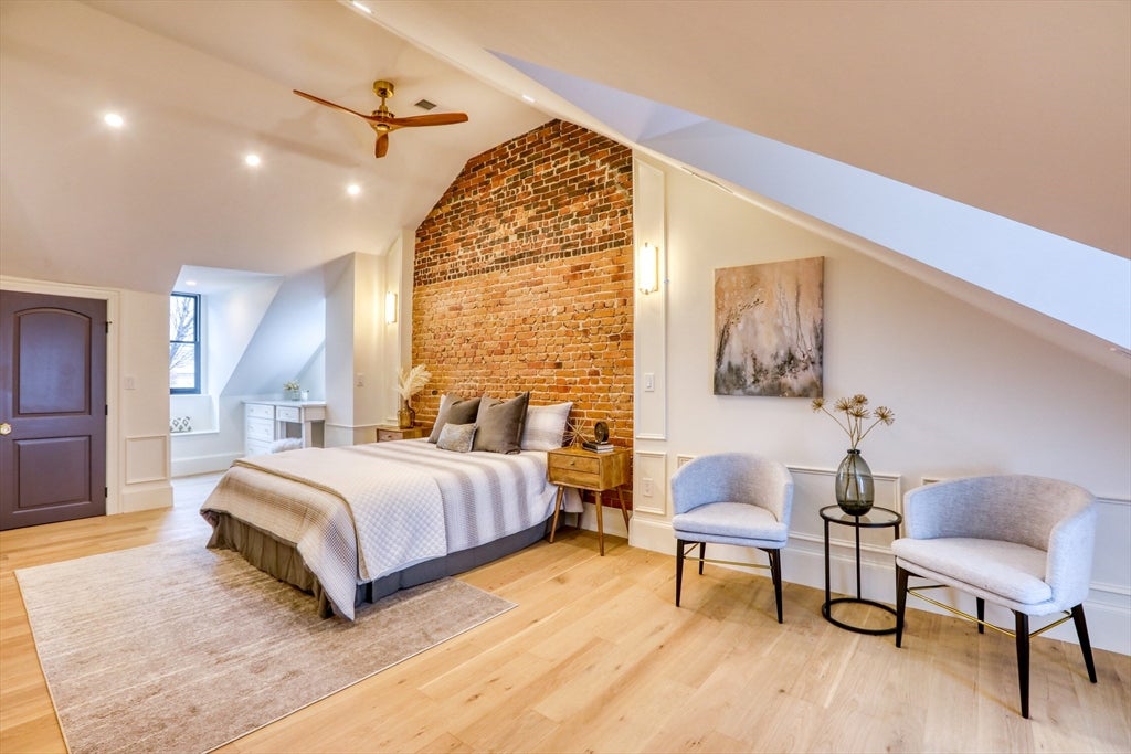 Boston, Massachusetts, 02129, United States, 4 Bedrooms Bedrooms, ,4 BathroomsBathrooms,Residential,Active,2043810