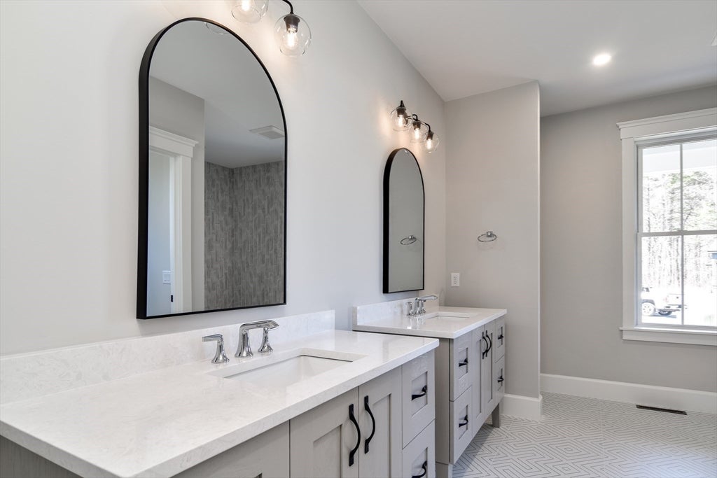 Hopkinton, Massachusetts, 01748, United States, 5 Bedrooms Bedrooms, ,6 BathroomsBathrooms,Residential,Active,1781577