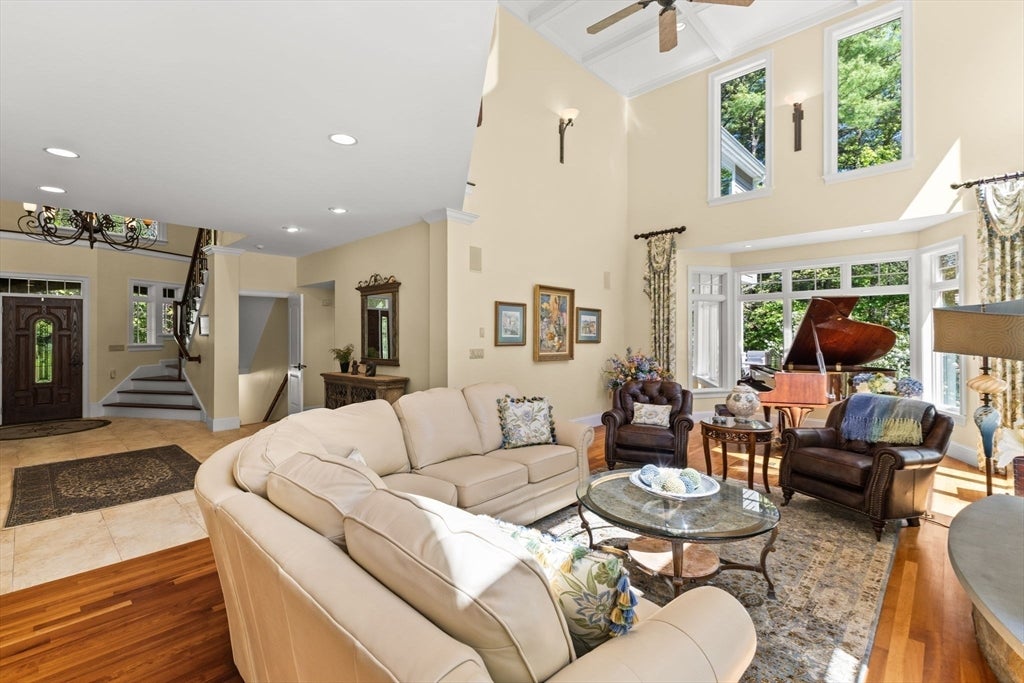 Lakeville, Massachusetts, 02347, United States, 5 Bedrooms Bedrooms, ,5 BathroomsBathrooms,Residential,Active,1867904