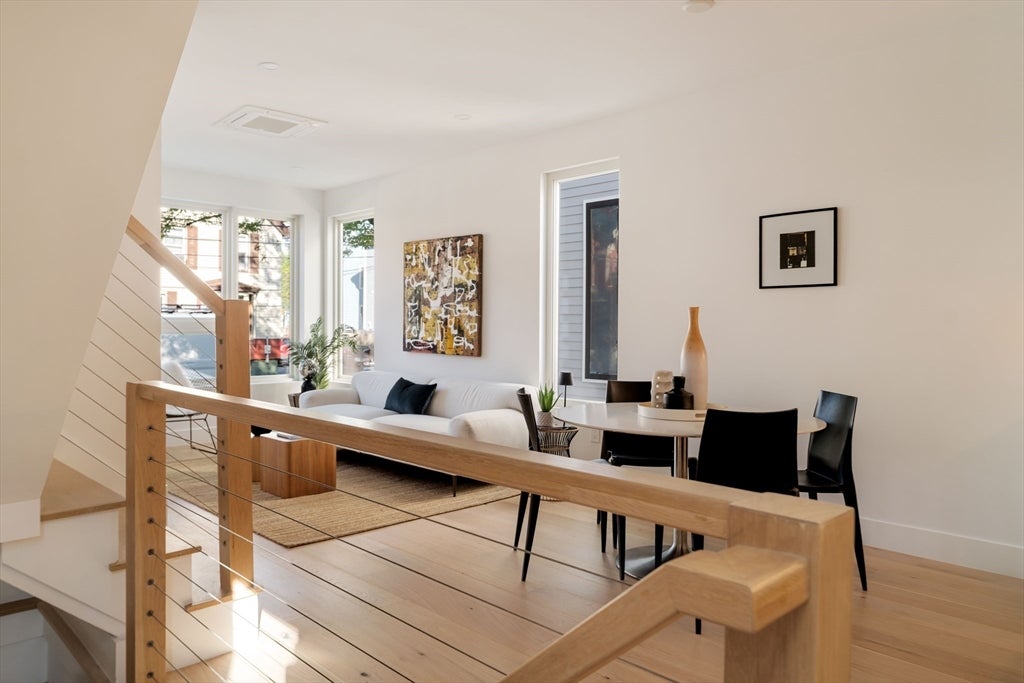 Cambridge, Massachusetts, 02141, United States, 5 Bedrooms Bedrooms, ,5 BathroomsBathrooms,Residential,Active,1942391