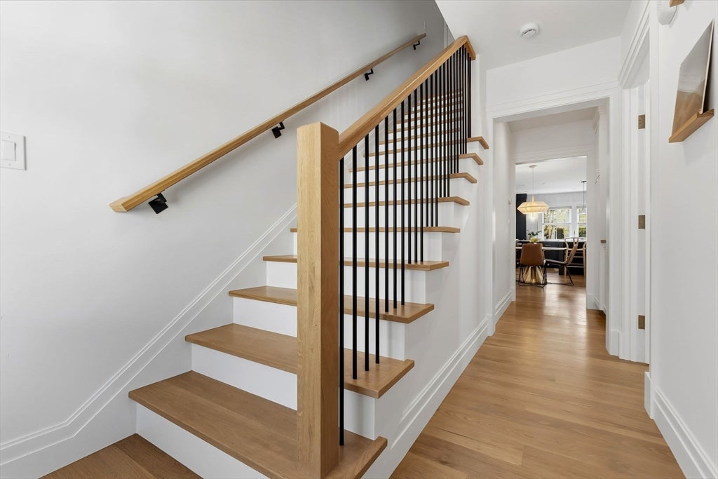 Newburyport, Massachusetts, 01950, United States, 3 Bedrooms Bedrooms, ,3 BathroomsBathrooms,Residential,Active,2045757