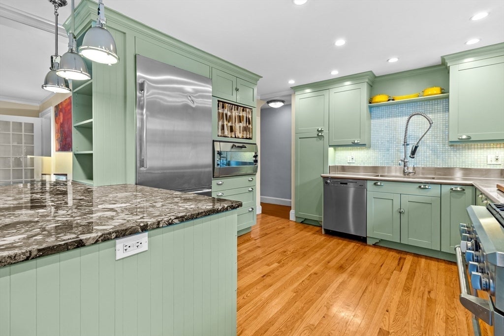 Brookline, Massachusetts, 02445, United States, 5 Bedrooms Bedrooms, ,4 BathroomsBathrooms,Residential,Active,1905060