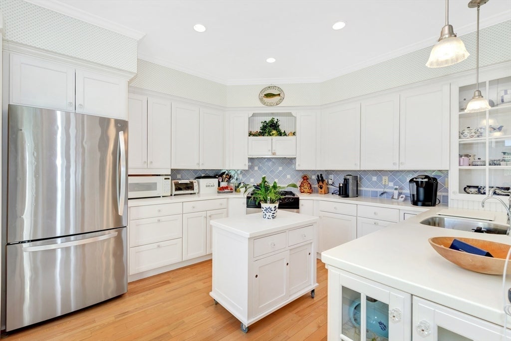 Gloucester, Massachusetts, 01930, United States, 4 Bedrooms Bedrooms, ,3 BathroomsBathrooms,Residential,Active,1929470