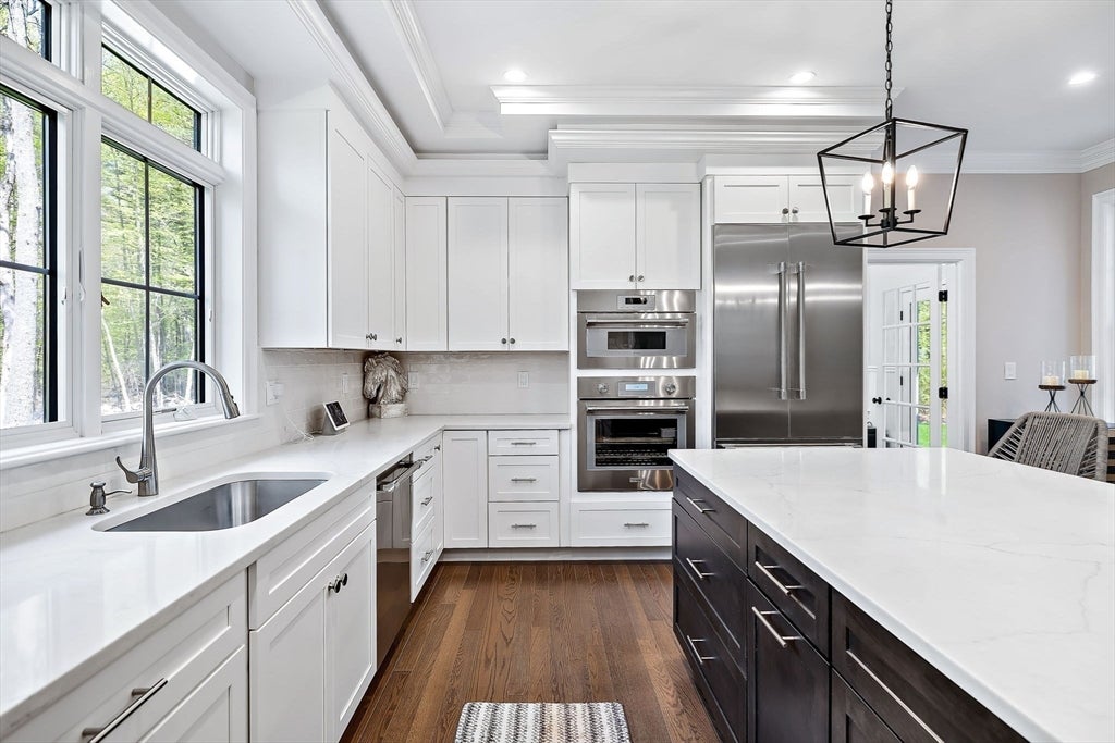 Easton, Massachusetts, 02356, United States, 5 Bedrooms Bedrooms, ,6 BathroomsBathrooms,Residential,Active,1968388