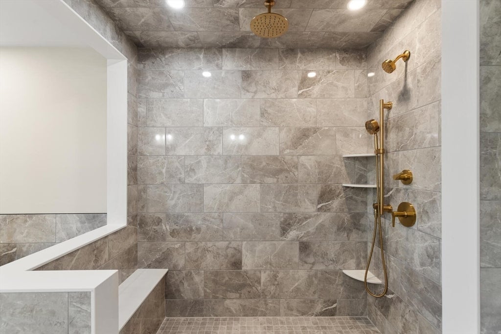 Wakefield, Massachusetts, 01880, United States, 4 Bedrooms Bedrooms, ,4 BathroomsBathrooms,Residential,Active,2010201