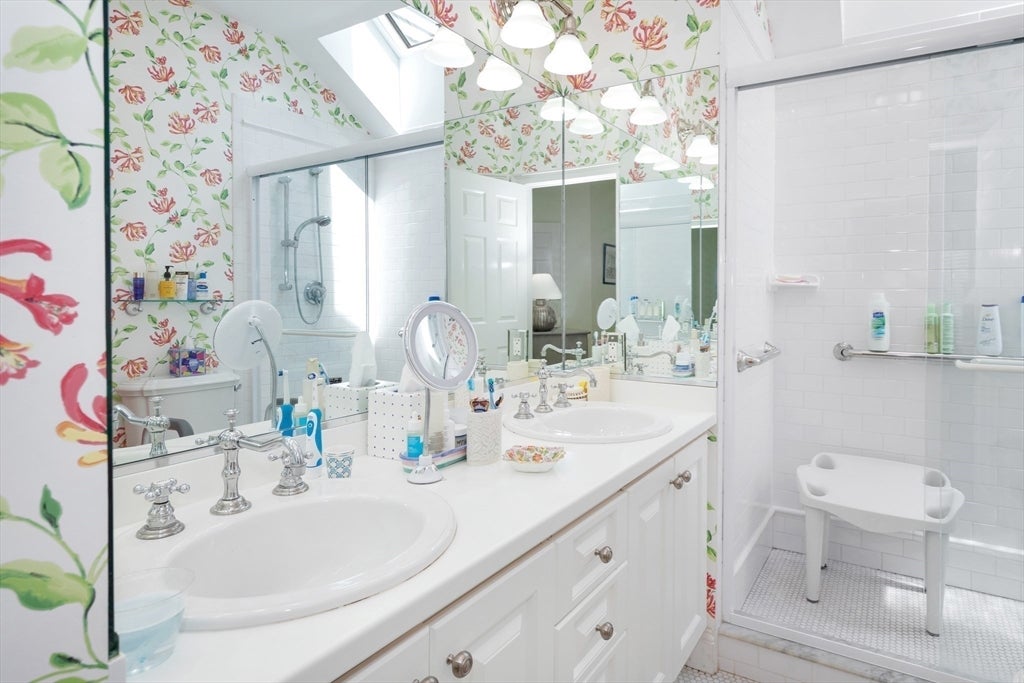 Gloucester, Massachusetts, 01930, United States, 4 Bedrooms Bedrooms, ,3 BathroomsBathrooms,Residential,Active,1929470