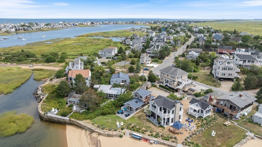 Newburyport, Massachusetts, 01950, United States, 2 Bedrooms Bedrooms, ,1 BathroomBathrooms,Residential,Active,1920272