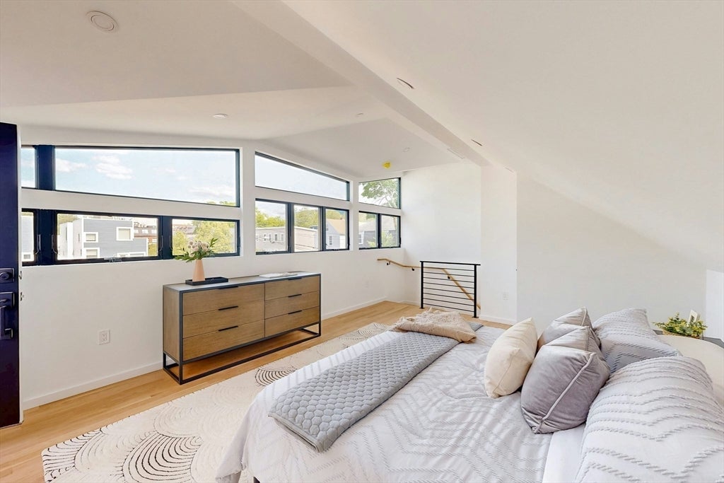 Cambridge, Massachusetts, 02141, United States, 4 Bedrooms Bedrooms, ,5 BathroomsBathrooms,Residential,Active,1945450