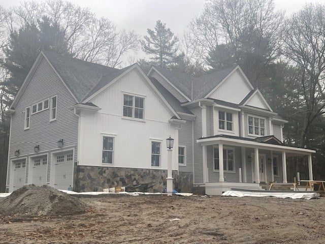 Hopkinton, Massachusetts, 01748, United States, 5 Bedrooms Bedrooms, ,5 BathroomsBathrooms,Residential,Active,1990624