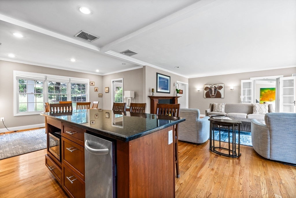 Andover, Massachusetts, 01810, United States, 5 Bedrooms Bedrooms, ,4 BathroomsBathrooms,Residential,Active,1934816