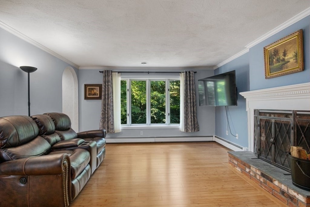 Foxboro, Massachusetts, 02035, United States, 5 Bedrooms Bedrooms, ,4 BathroomsBathrooms,Residential,Active,1904724