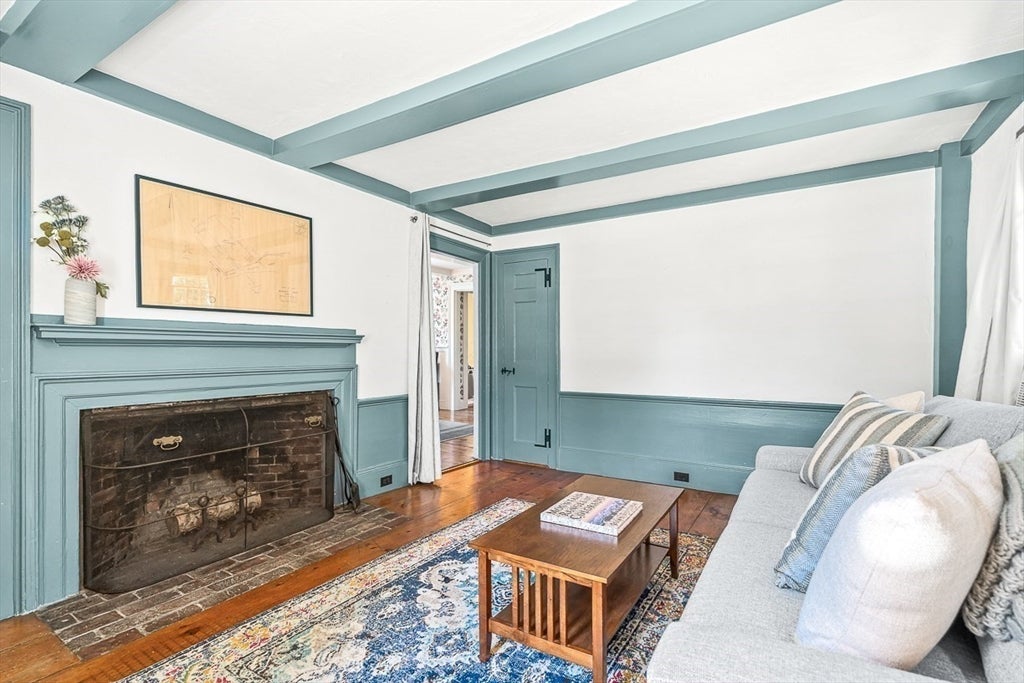 Beverly, Massachusetts, 01915, United States, 3 Bedrooms Bedrooms, ,2 BathroomsBathrooms,Residential,Active,1936404